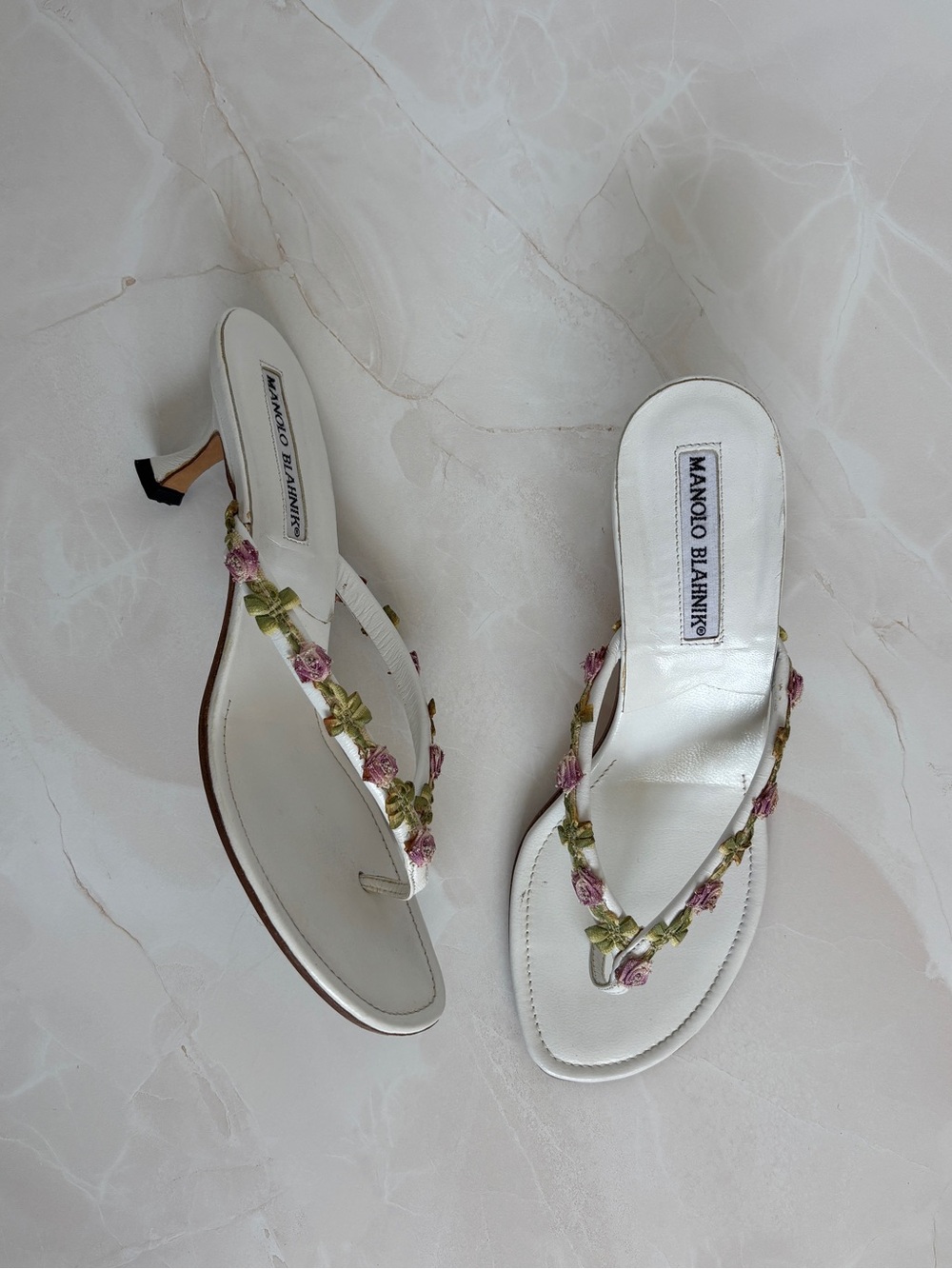 vintage Y2K Manolo Blahnik white floral kitten sandal